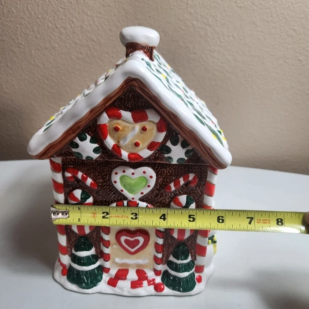 Kitchen Collection VTG Gingerbread House Cookie Jar